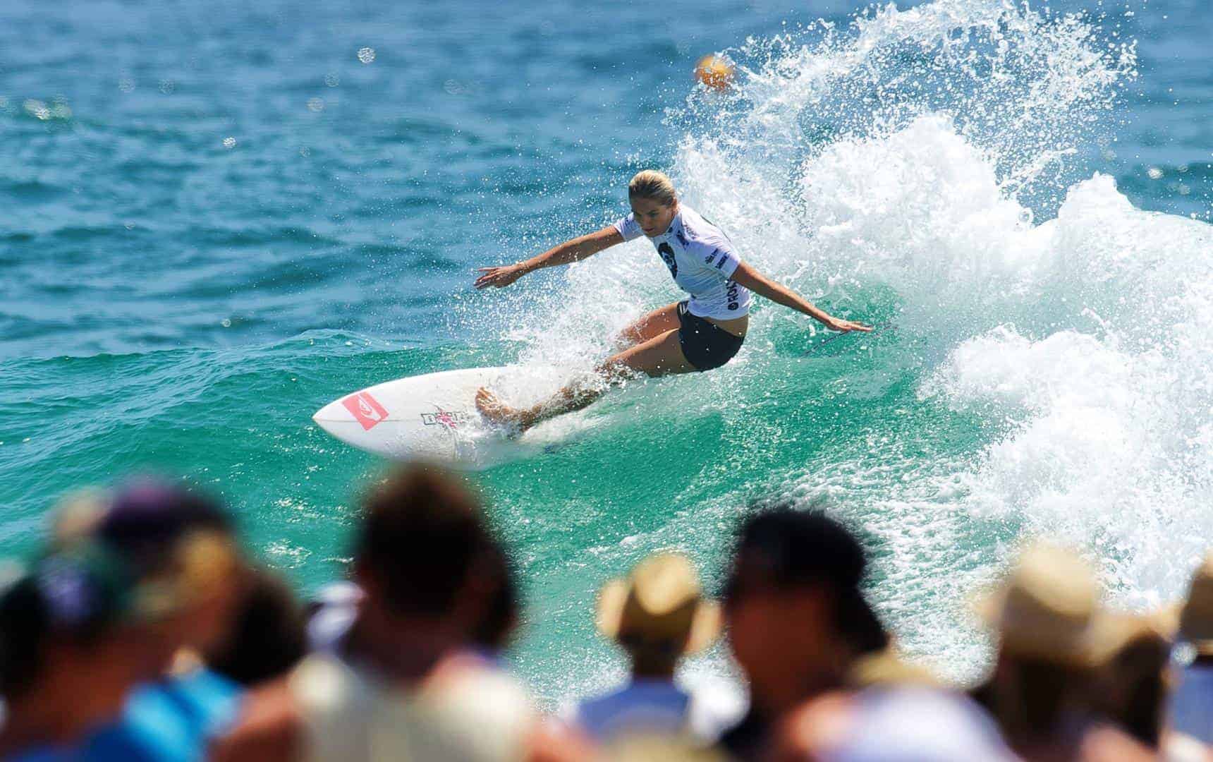 Surfing's top Aussie women reach quarter-finals of Roxy Pro ...